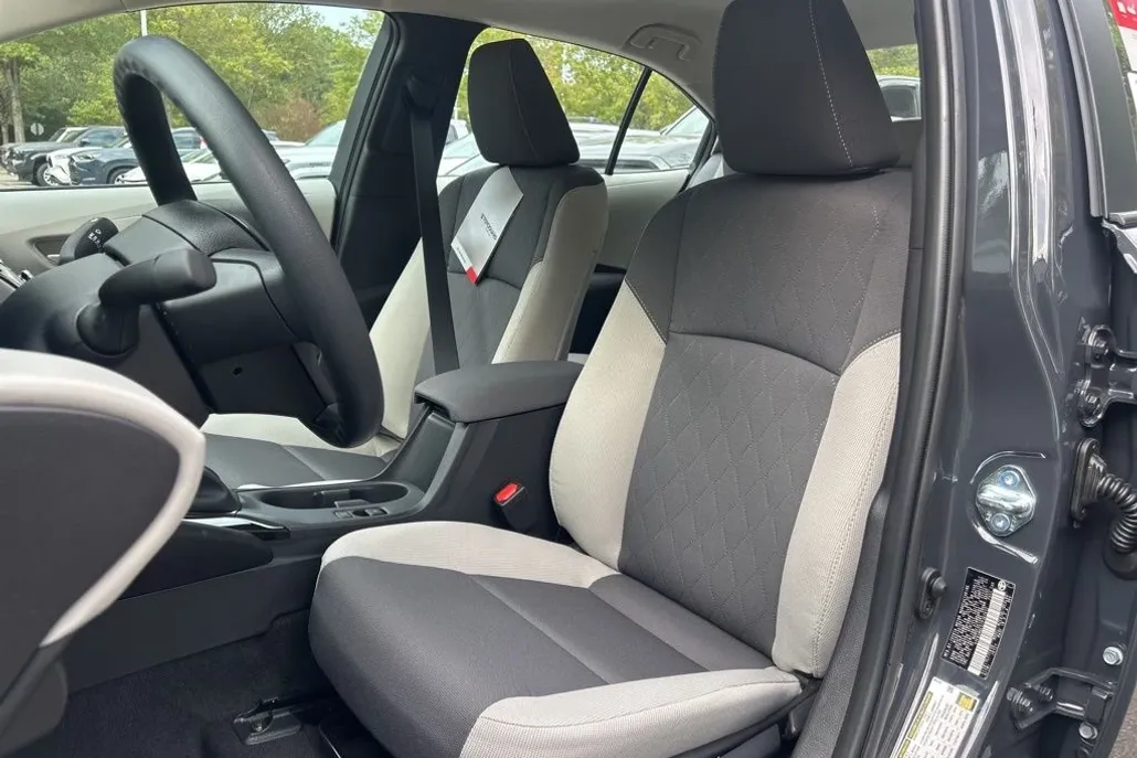 2026 Toyota Corolla LE photo 1