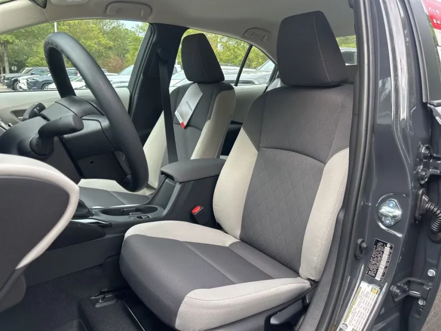 2026 Toyota Corolla LE photo 1