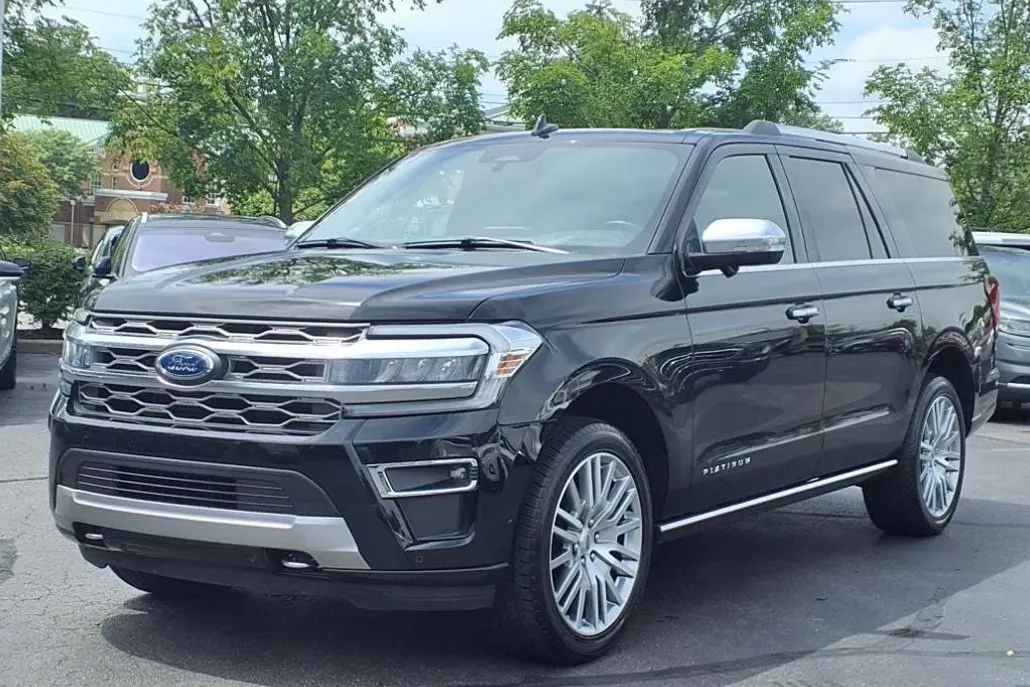 2024 Ford Expedition MAX Platinum photo 1