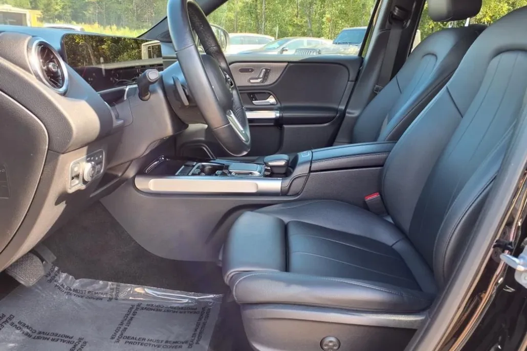 2023 Mercedes Benz GLB 250 4MATIC photo 1