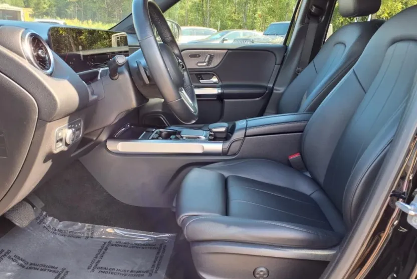 2023 Mercedes Benz GLB 250 4MATIC photo 1
