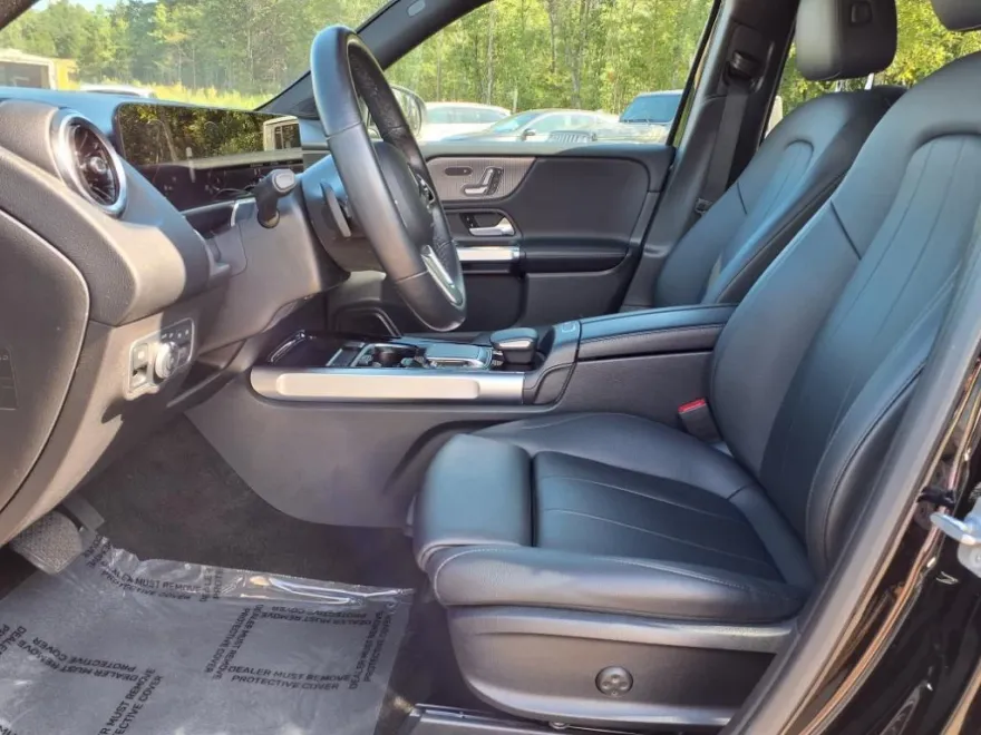 2023 Mercedes Benz GLB 250 4MATIC photo 1
