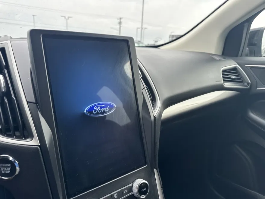 2024 Ford Edge SEL photo 1