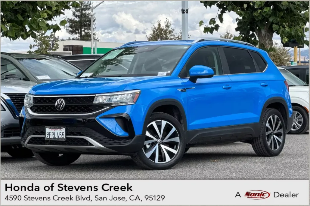 2023 Volkswagen Taos SE photo 1