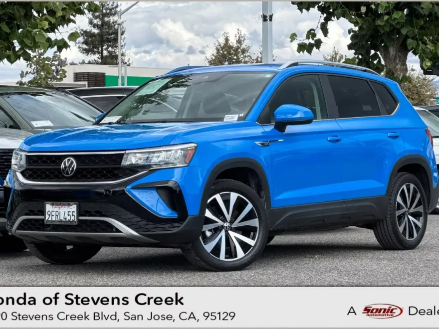 2023 Volkswagen Taos SE photo 1