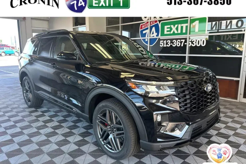 2025 Ford Explorer ST-Line photo 1