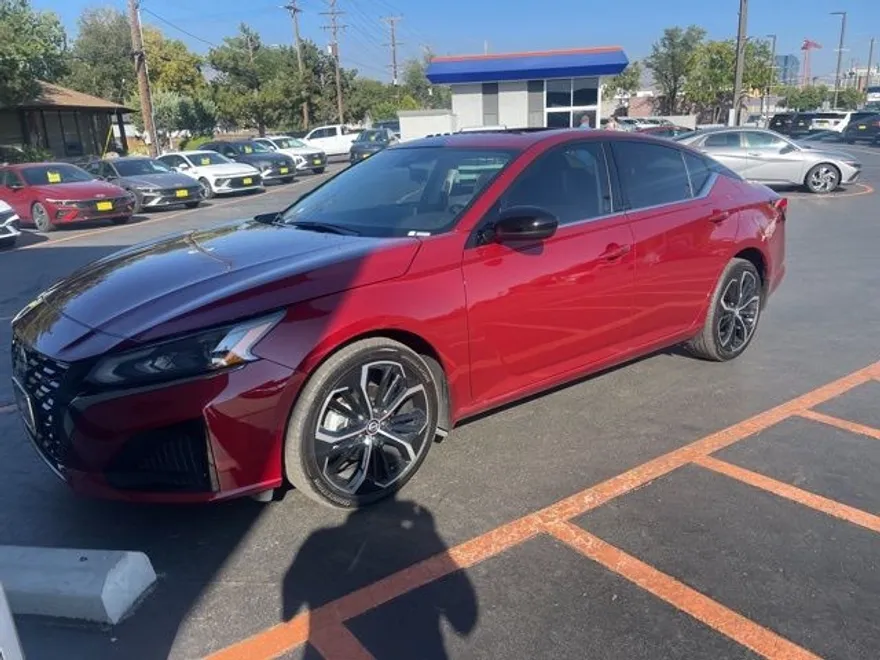 2024 Nissan Altima 2.5 SR photo 1