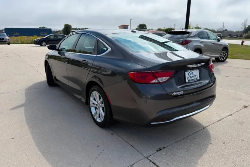 2015 Chrysler 200 Limited photo 1