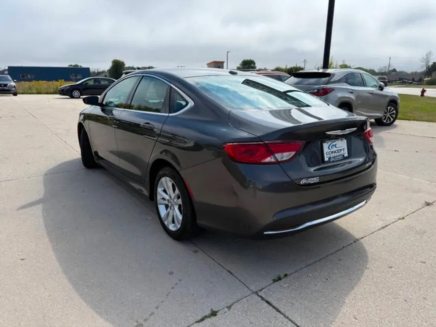 2015 Chrysler 200 Limited photo 1