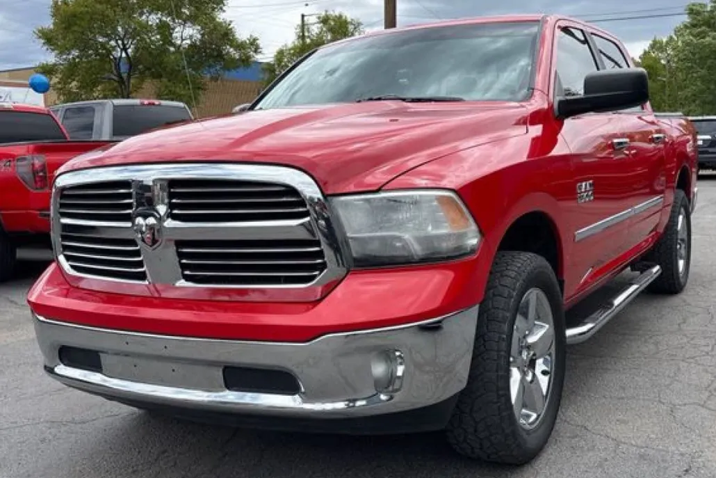 2015 Ram 1500 SLT photo 1
