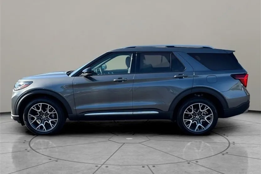 2025 Ford Explorer Platinum photo 1