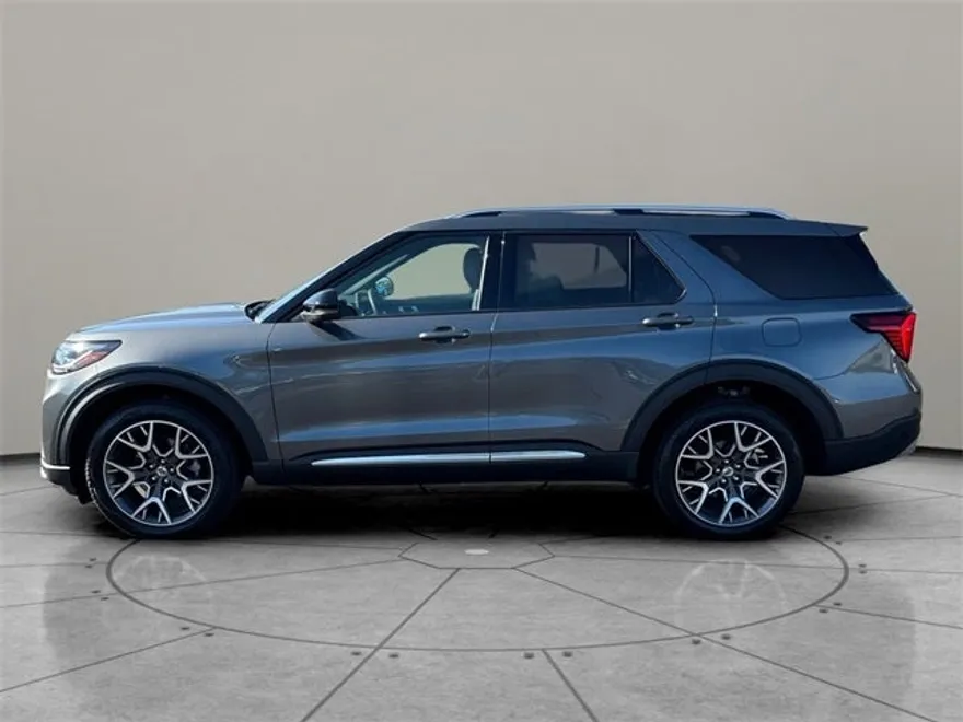 2025 Ford Explorer Platinum photo 1
