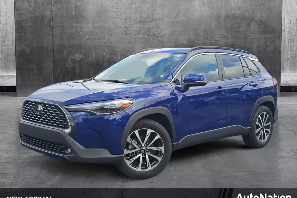 2024 Toyota Corolla Cross XLE photo 1