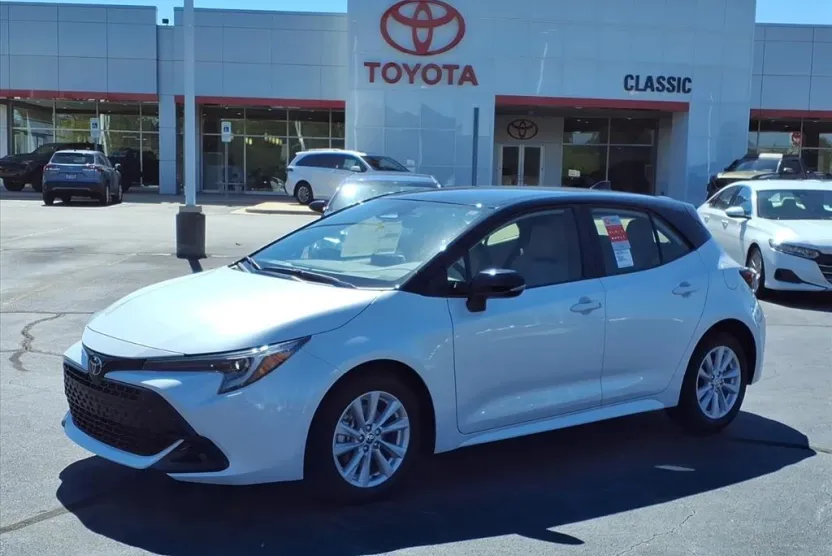 2025 Toyota Corolla SE photo 1