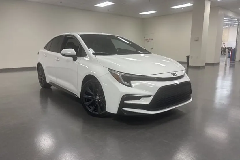 2024 Toyota Corolla SE photo 1