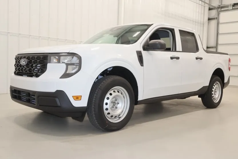 2025 Ford Maverick XL photo 1
