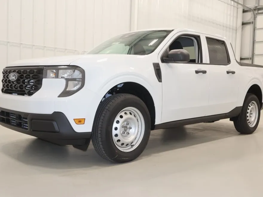 2025 Ford Maverick XL photo 1