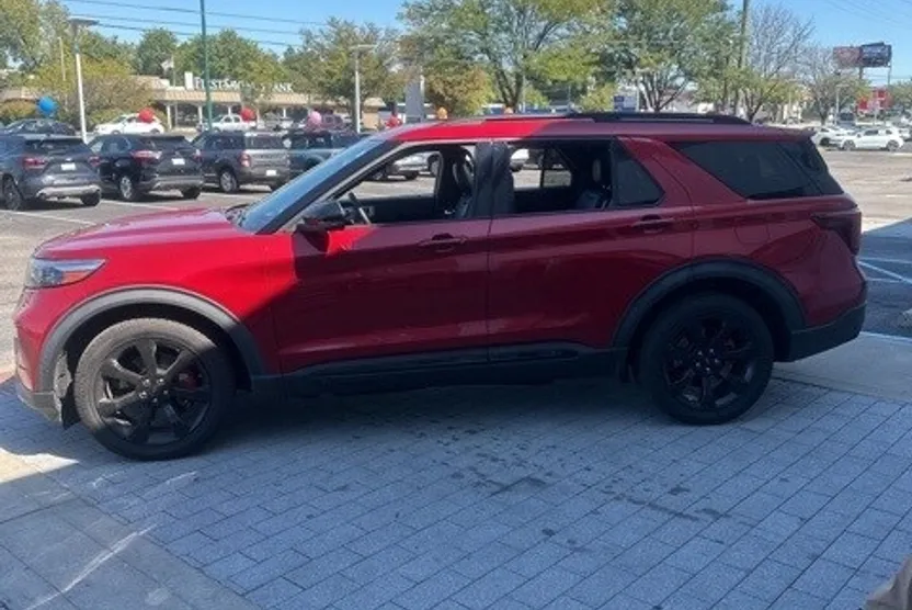 2021 Ford Explorer ST photo 1