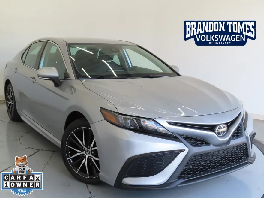 2023 Toyota Camry SE photo 1