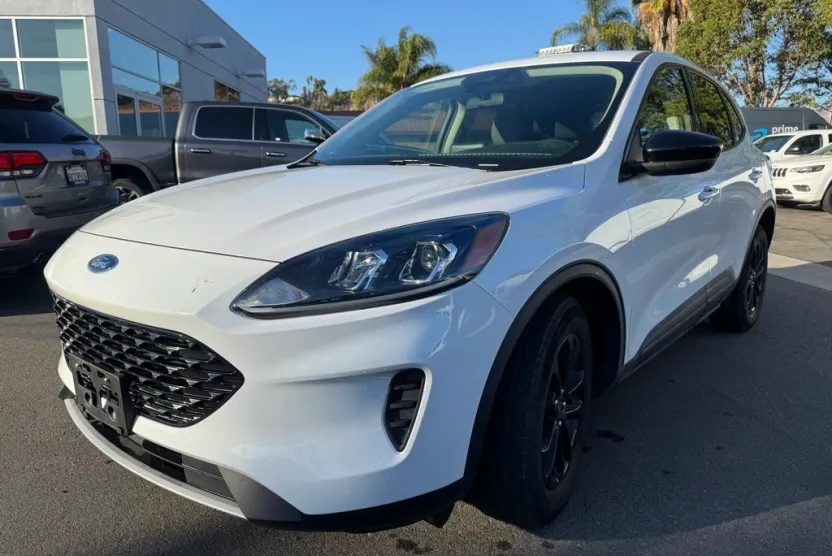 2020 Ford Escape SE Sport Hybrid photo 1