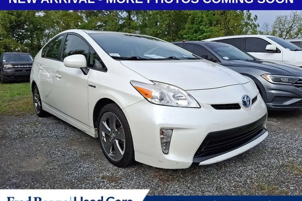 2013 Toyota Prius One photo 1