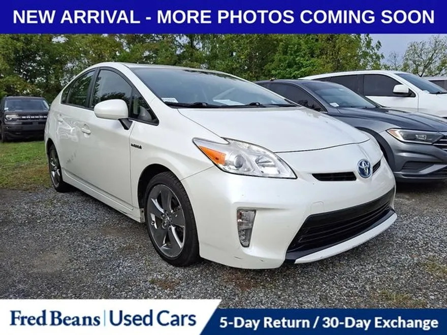 2013 Toyota Prius One photo 1