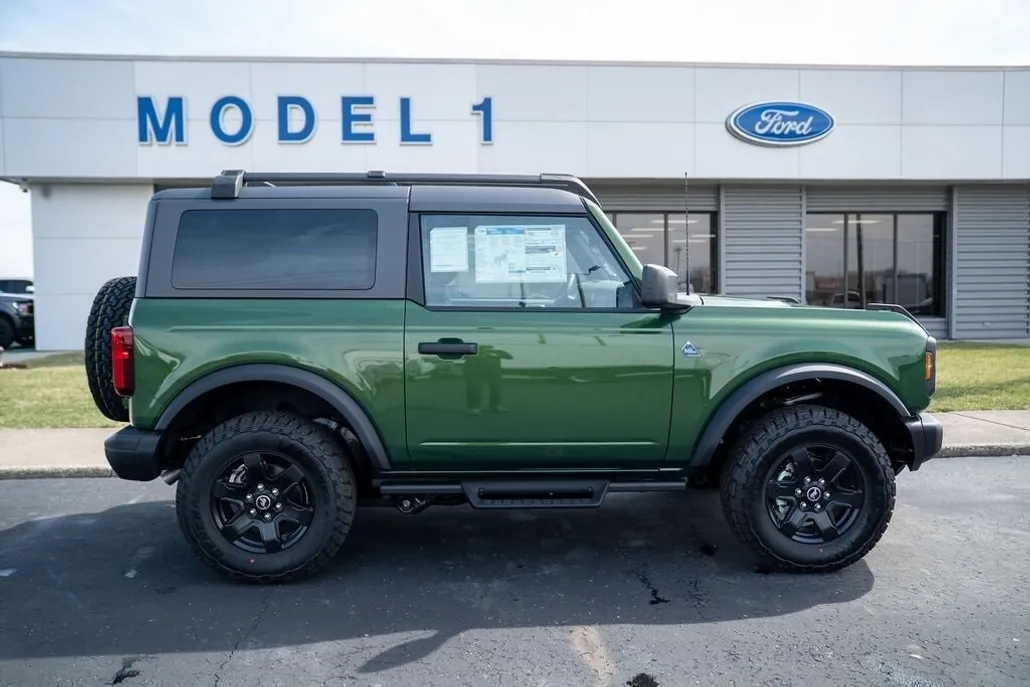 2024 Ford Bronco Black Diamond photo 1