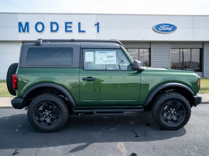 2024 Ford Bronco Black Diamond photo 1
