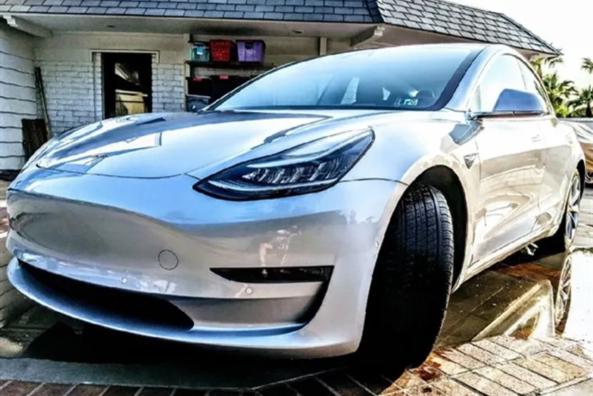 2018 Tesla Model 3 photo 1