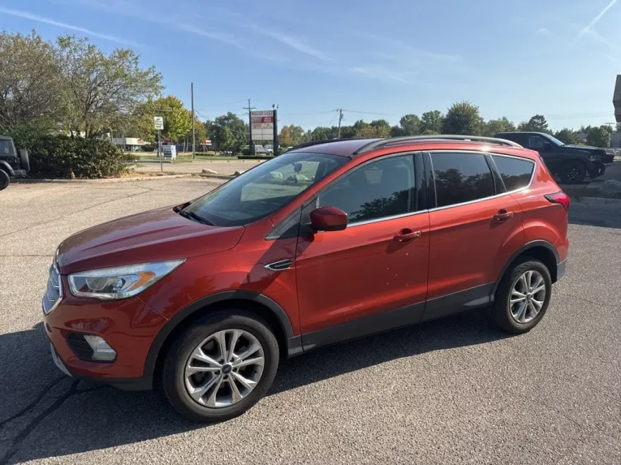 2019 Ford Escape SEL photo 1