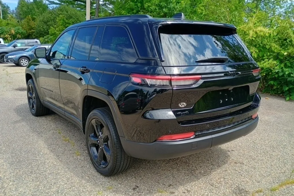 2023 Jeep Grand Cherokee Laredo Altitude X Black photo 1
