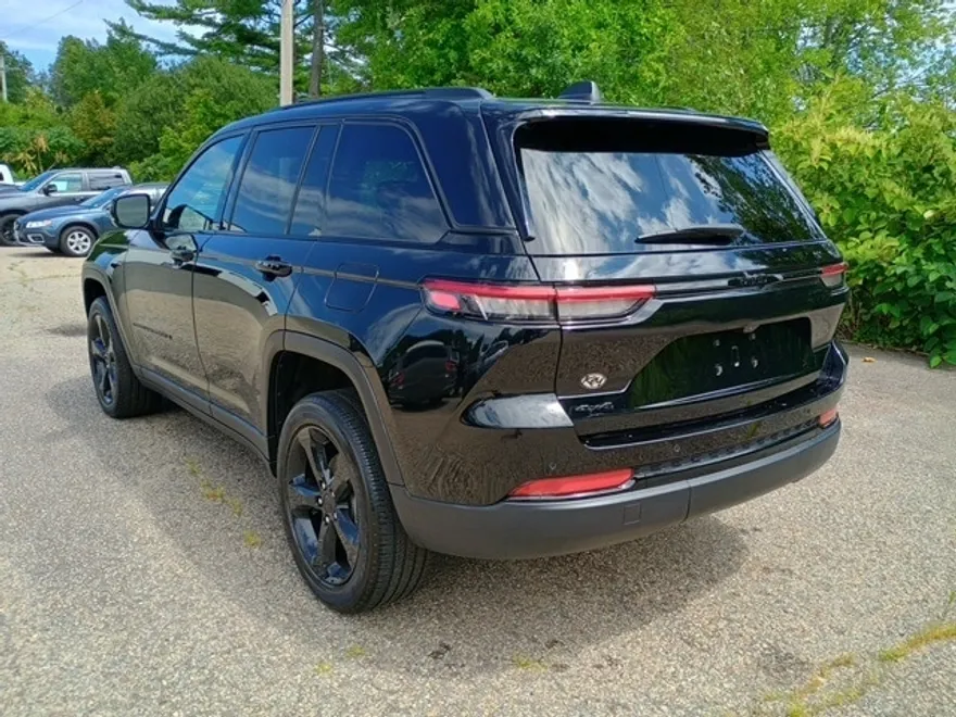 2023 Jeep Grand Cherokee Laredo Altitude X Black photo 1