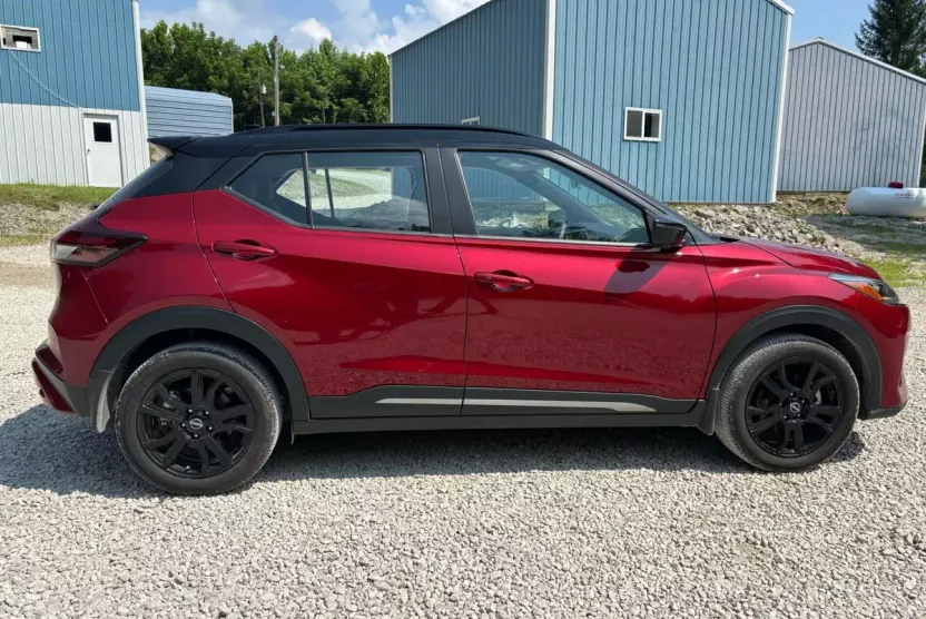 2024 Nissan Kicks SR photo 1