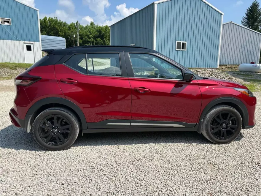 2024 Nissan Kicks SR photo 1