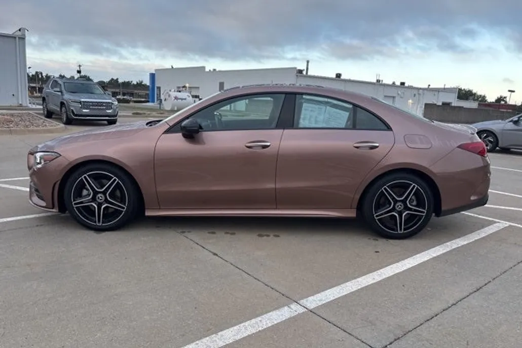 2022 Mercedes Benz CLA 250 4MATIC photo 1