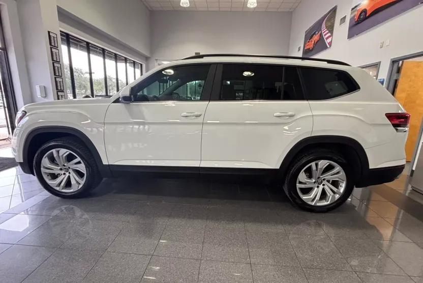 2023 Volkswagen Atlas V6 SE Technology photo 1