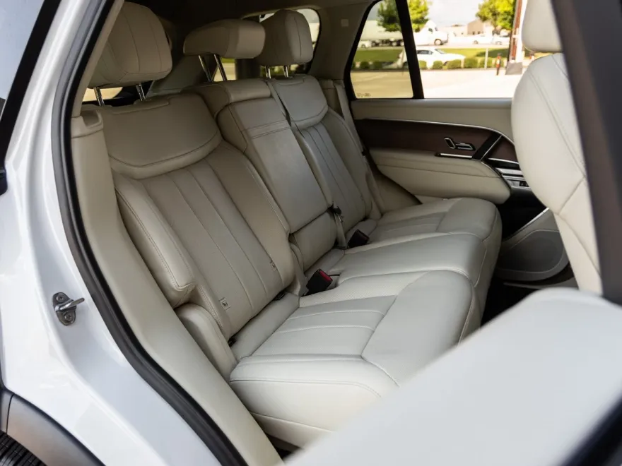 2023 Land Rover Range Rover SE photo 34