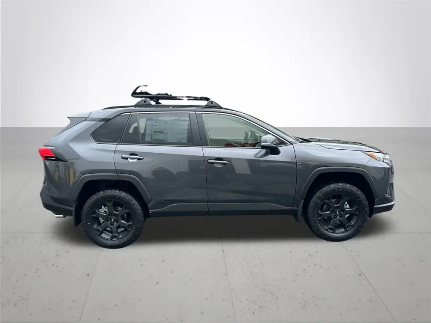 2025 Toyota RAV4 Hybrid XLE photo 1