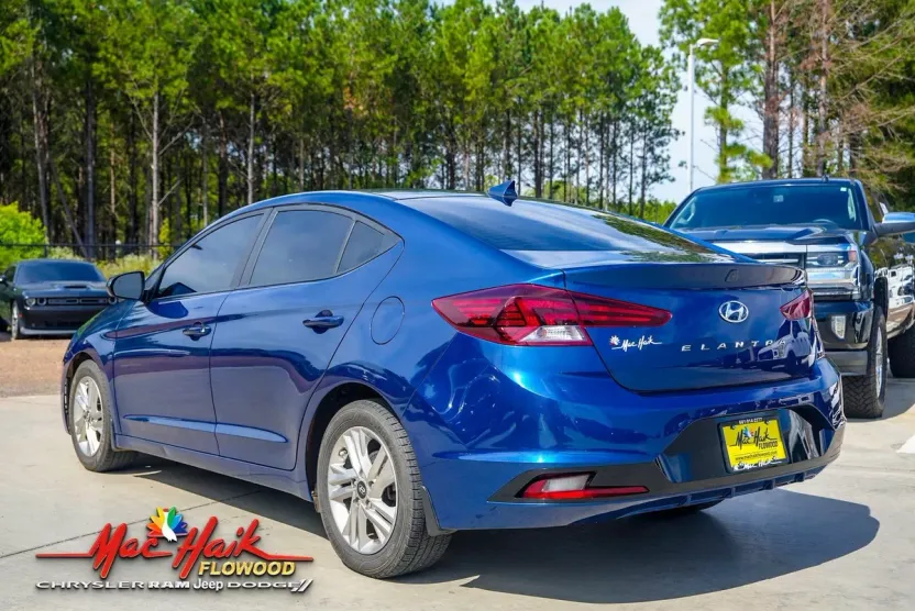 2020 Hyundai Elantra SEL photo 1