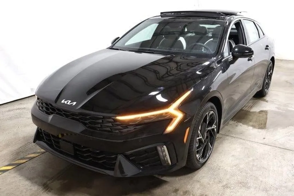2025 Kia K5 GT-Line photo 1