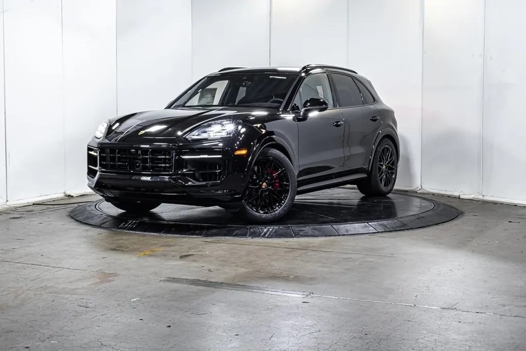 2025 Porsche Cayenne S photo 1