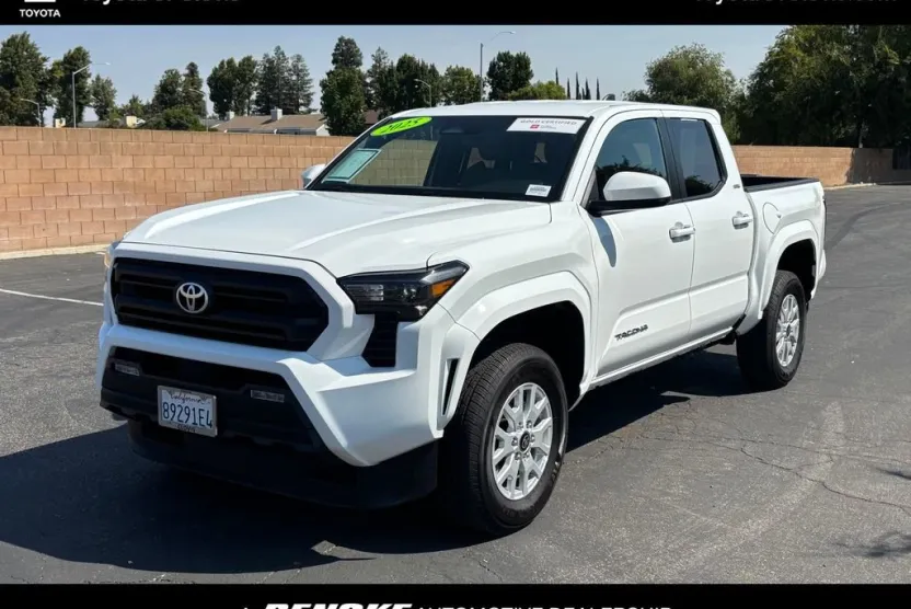 2025 Toyota Tacoma SR5 photo 1