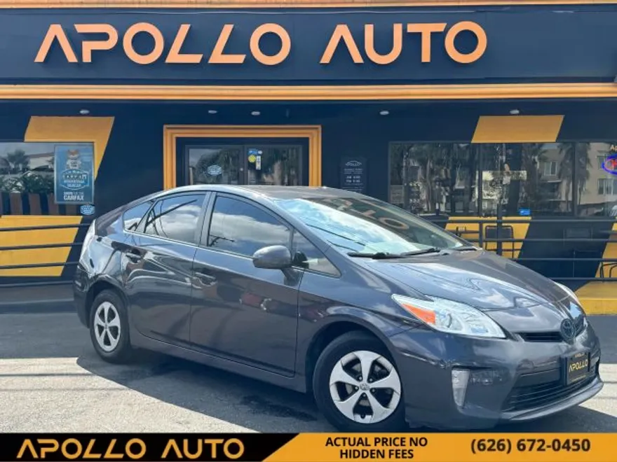 2015 Toyota Prius Three photo 1