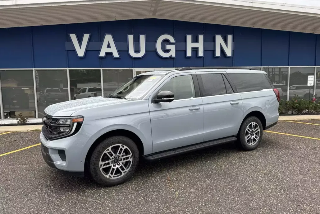 2025 Ford Expedition MAX photo 1