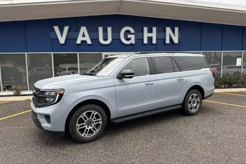 2025 Ford Expedition MAX photo 1