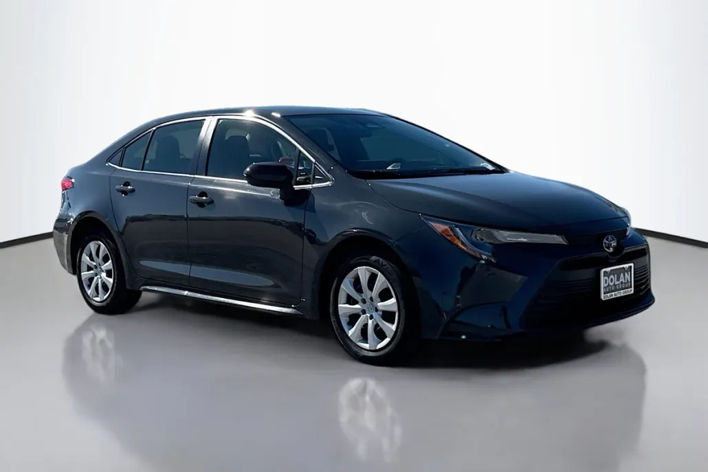 2024 Toyota Corolla LE photo 1