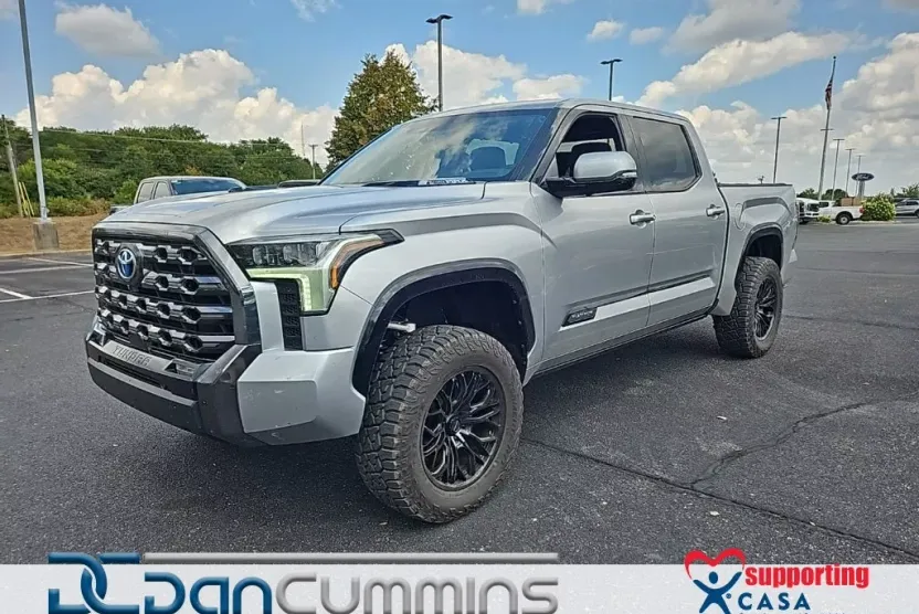 2023 Toyota Tundra Platinum photo 1