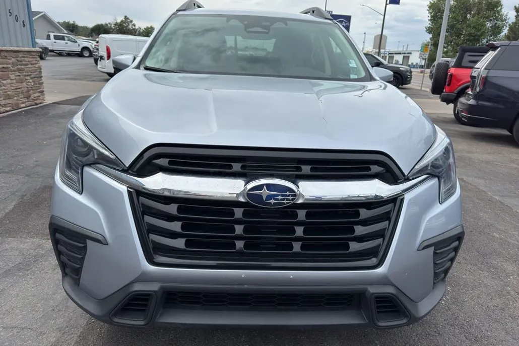 2023 Subaru Ascent Premium photo 1