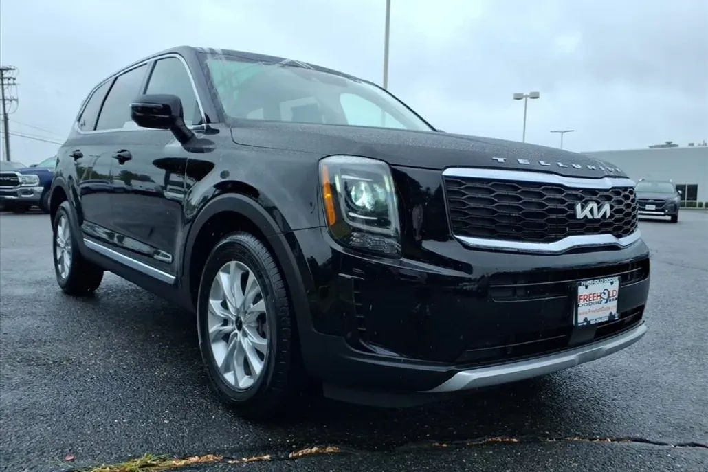2022 Kia Telluride LX photo 1