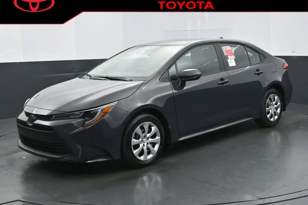 2026 Toyota Corolla LE photo 1
